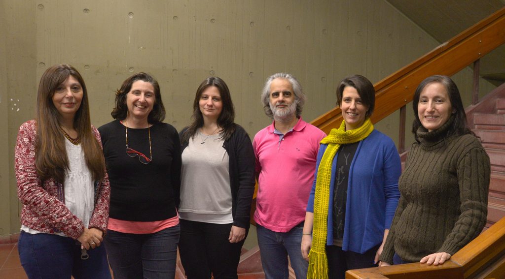 (De izq. a der.) Mónica Iglesias, Alejandra Valverde, Julieta Sganga, Sergio Rodríguez Gil (Laboratorio de Artrópodos), Carlota Vermal y Cecilia López (Oficina de Vinculación y Transferencia Tecnológica).